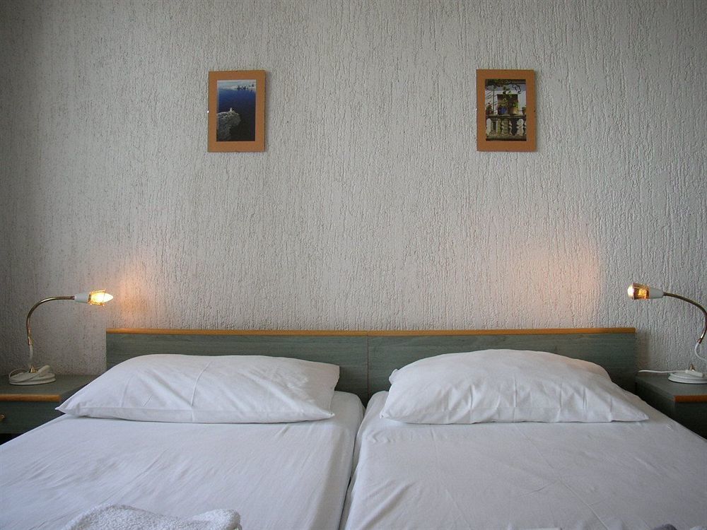 Hotel Vila 4M Ražanac Eksteriør billede